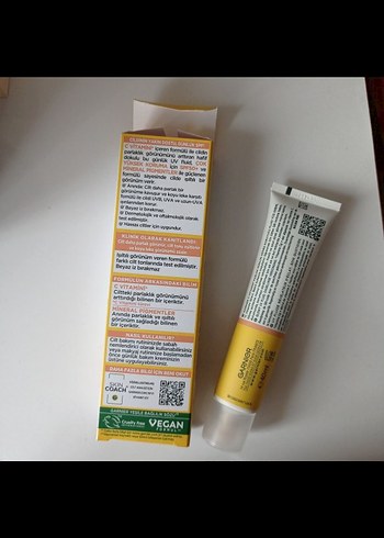  Beden Renk Garnier C Vitamini Parlak Güneş Koruyucu Yüz Kremi