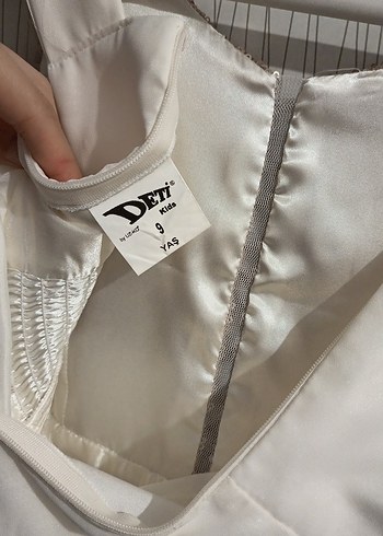 Uzun Beyaz Pullu Çocuk Abiye Elbise - Görsel 4