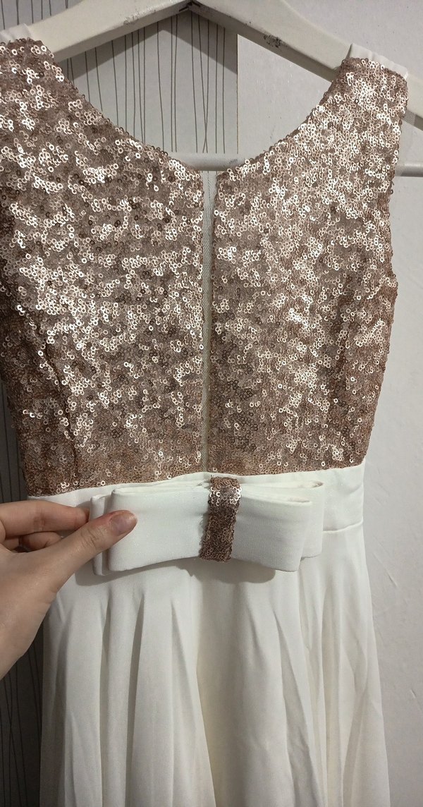 Uzun Beyaz Pullu Çocuk Abiye Elbise - Görsel 2