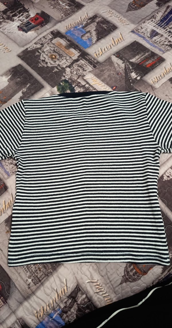 Siyah Beyaz Çizgili Kısa Kollu Kadın Crop - Görsel 3