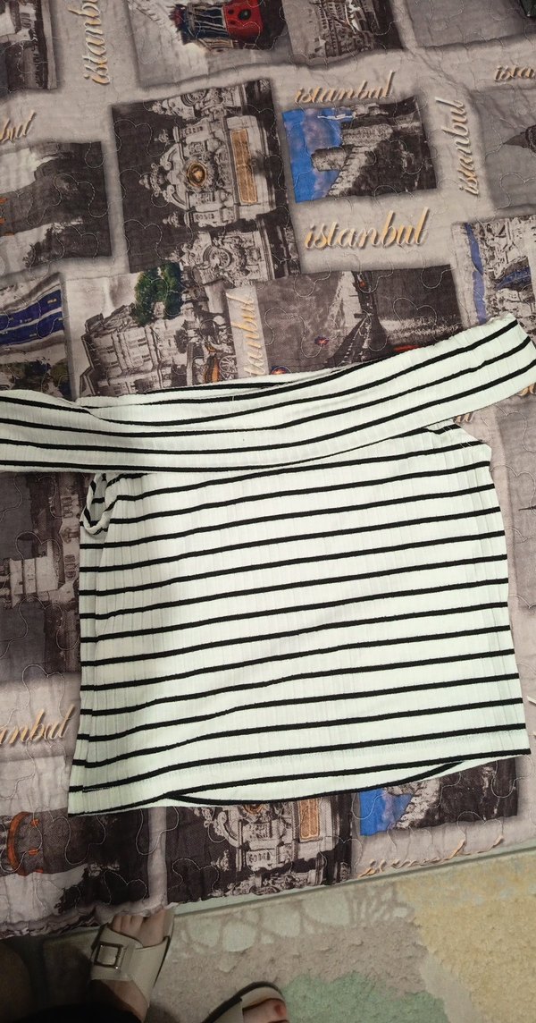 Madonna Yaka Çizgili Kısa Crop Top - Görsel 2