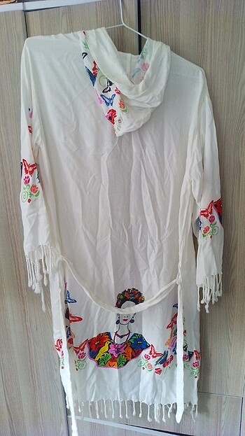 Kadın kellebek Desenli Kapşonlu Peştamal Plaj Yeleği
Bu ürünümüz - Görsel 4