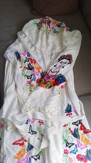 Kadın kellebek Desenli Kapşonlu Peştamal Plaj Yeleği
Bu ürünümüz - Görsel 6