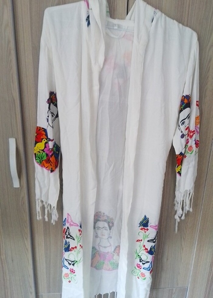 Kadın kellebek Desenli Kapşonlu Peştamal Plaj Yeleği
Bu ürünümüz - Görsel 3