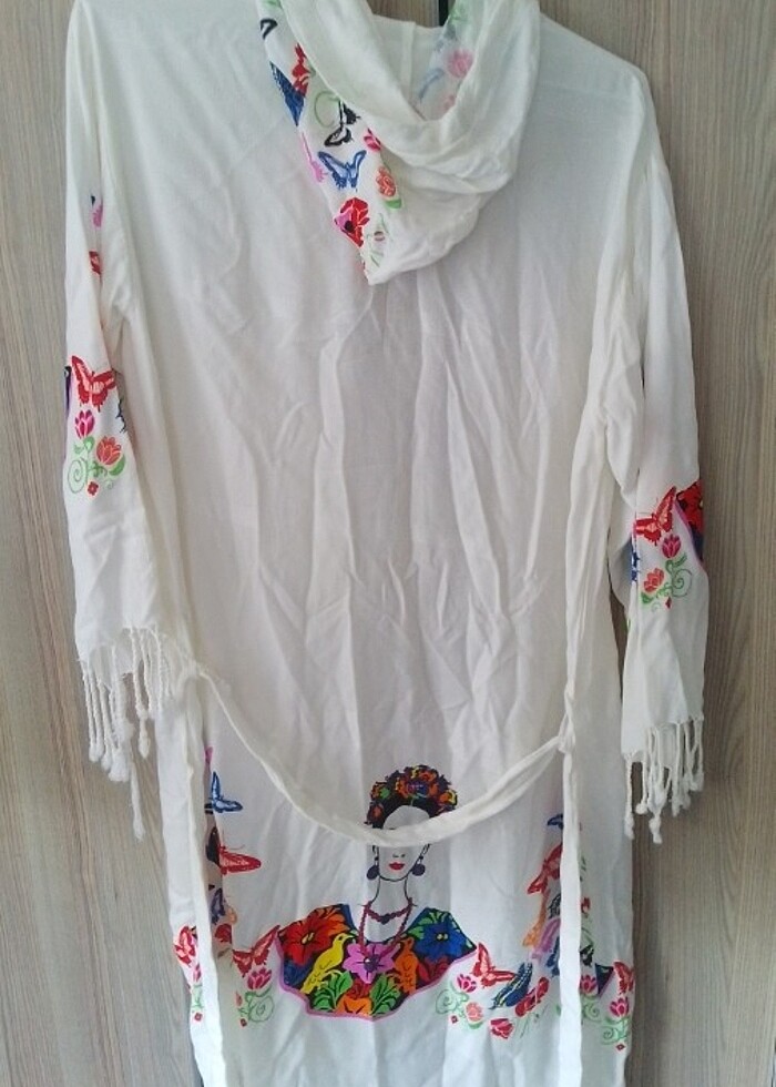 Kadın kellebek Desenli Kapşonlu Peştamal Plaj Yeleği
Bu ürünümüz - Görsel 4