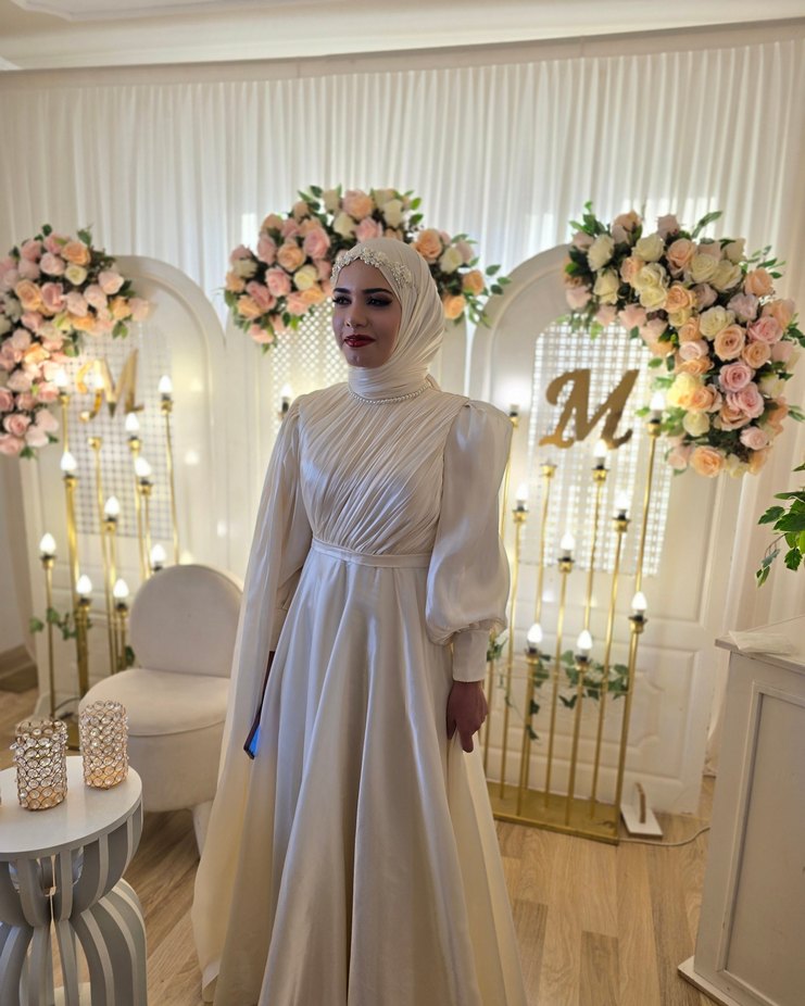 Uzun Kollu, Yüksek Yaka Beyaz Drape Gelinlik - Görsel 2