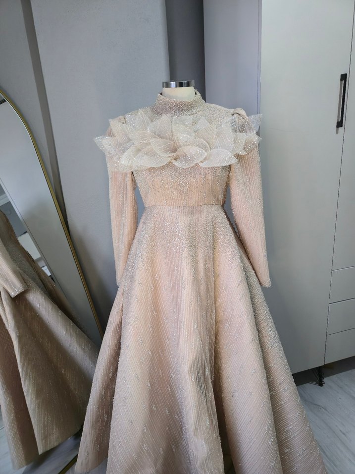 Uzun Kollu Nakışlı Vintage Bej Nişan Elbisesi - Görsel 4