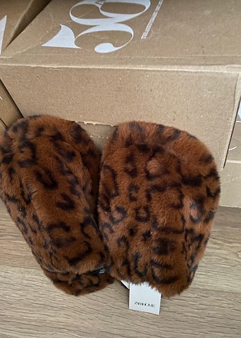 Zara ZARA Home-den alındı Leopar Desenli Tüylü Kadın Terlik