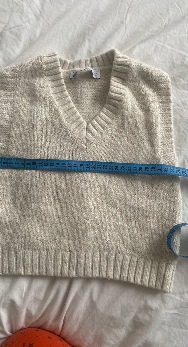 Bej V Yaka Örme Kolsuz Süveter - Görsel 5