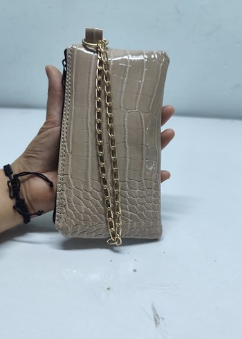 Bej Deri Zincir Detaylı Yılan Desenli Çanta