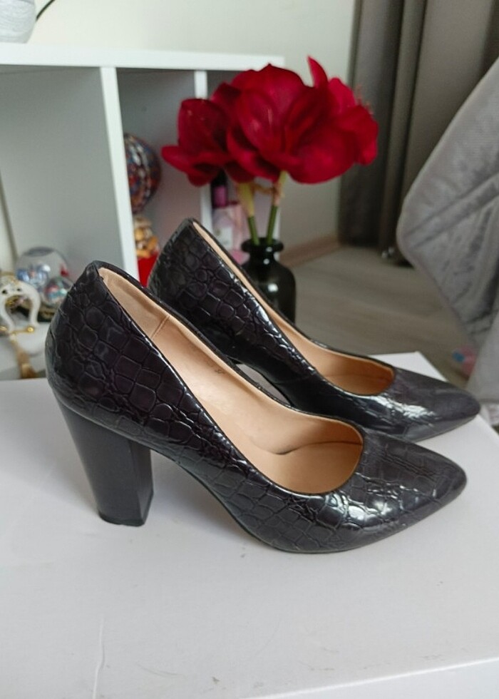 Kalın topuk ayakkabı - Görsel 2