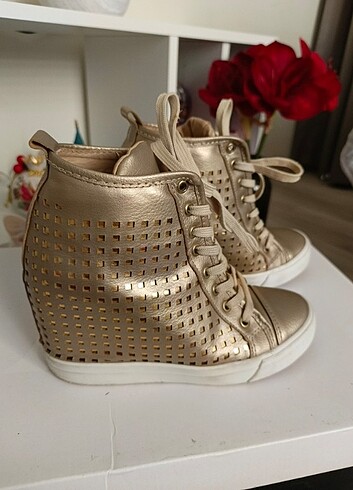 Altın Ayakkabı - Görsel 3