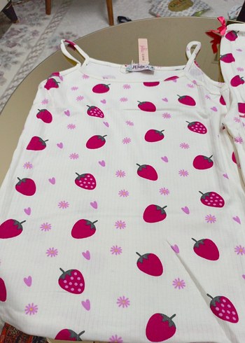 Diğer Pembe Çilek Desenli Kısa Kadın Pijama Takımı