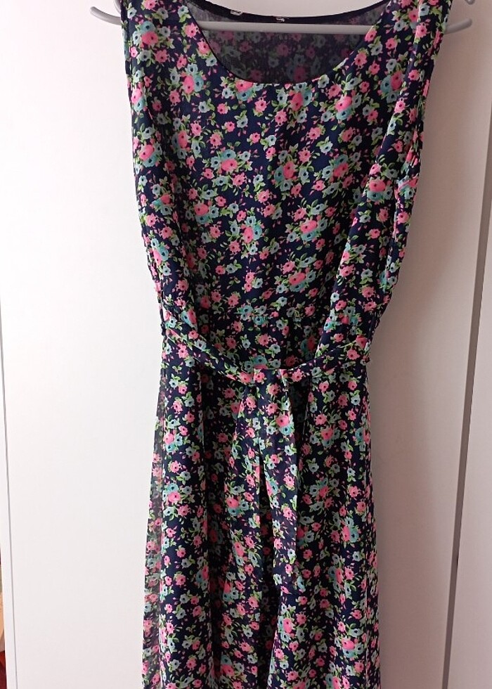 Çiçekli kuşaklı elbise  - Görsel 3