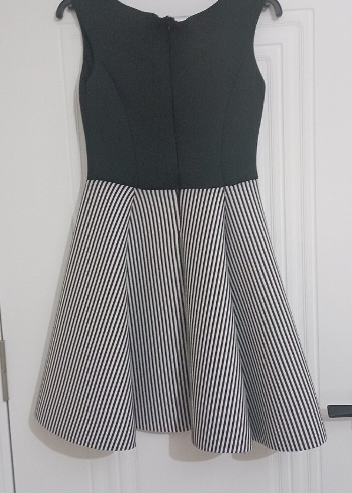 Siyah etek kısmı çizgili elbise  - Görsel 2