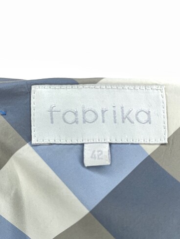 42 Beden çeşitli Renk Fabrika Yağmurluk %70 İndirimli.