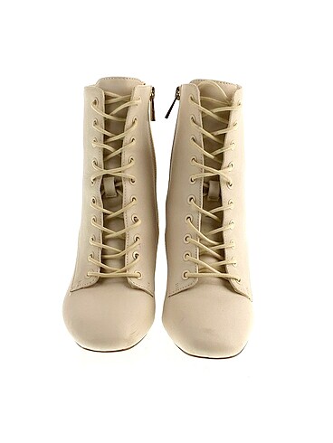 37 Beden Stradivarius Bot %70 İndirimli.