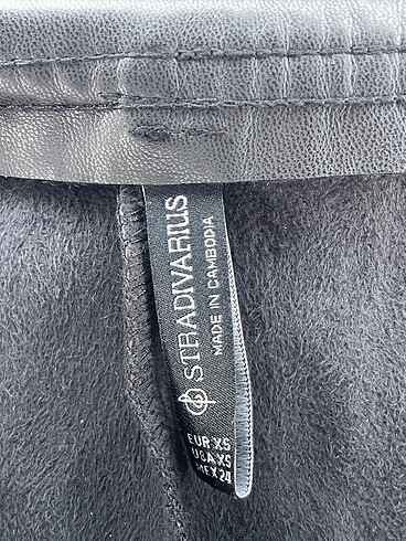 xs Beden siyah Renk Stradivarius Düz Kesim %70 İndirimli.