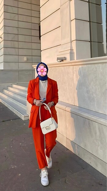Dokusu, kumaşı, rengii harika bir blazer takımm