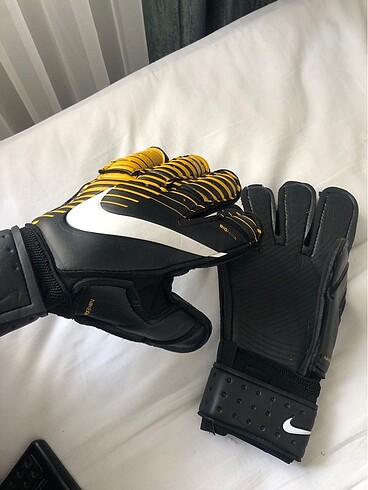 9 numara nike kaleci eldiveni