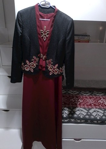Bordo Nakışlı Boncuk İşlemeli Uzun Elbise