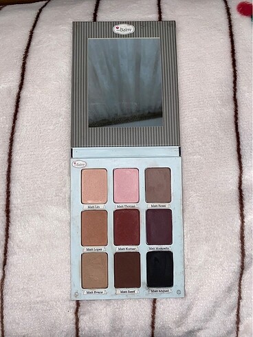 The Balm The balm meet matte trimony far paleti