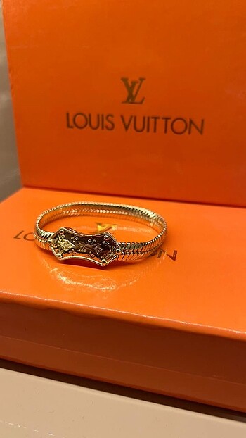 Louis Vuitton Louis Vuitton
