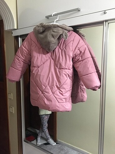 8 Yaş Beden Peluş Astarı ve Kapüşonuyla Sıcacık Pembe Şişme Çocuk Mont