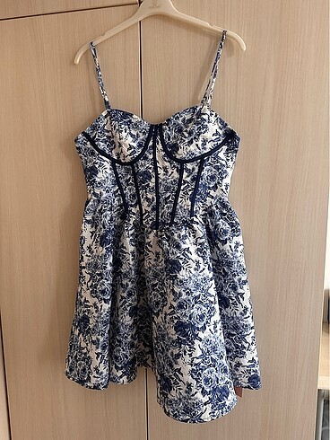 shein etiketli mavi beyaz elbisesi x-xl