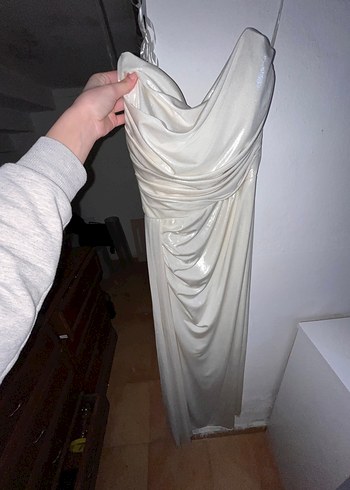 Beyaz Drapeli Uzun Straplez Abiye Elbise - Görsel 3