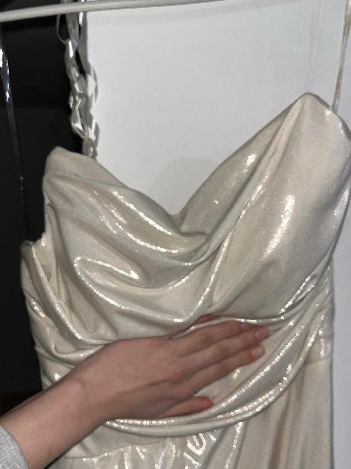 Beyaz Drapeli Uzun Straplez Abiye Elbise - Görsel 4