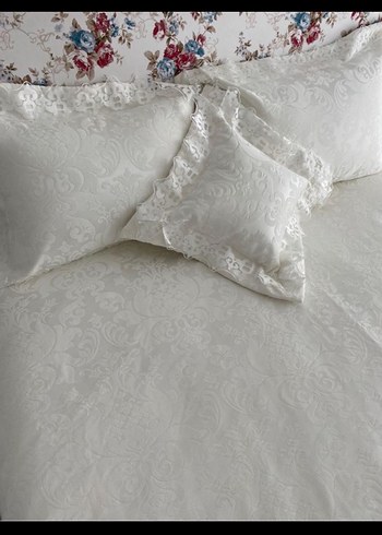 Beyaz Çiçek Desenli Yatak Örtüsü - Görsel 2