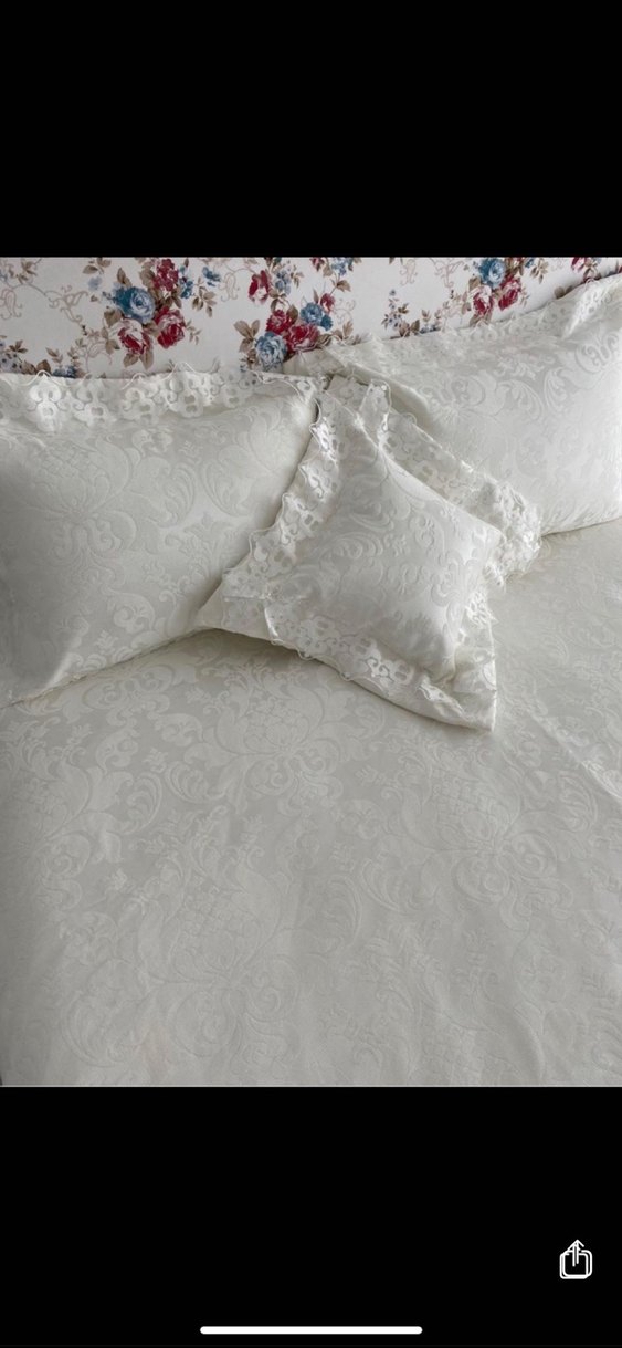 Beyaz Çiçek Desenli Yatak Örtüsü - Görsel 2