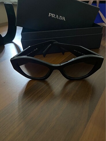 Prada Güneş Gözlük