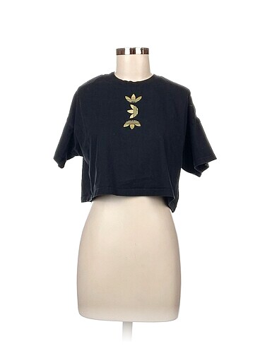 Adidas T-shirt %70 İndirimli.