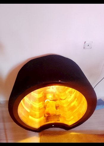 Koyu Renkli Altın Işıklı Masa Lambası