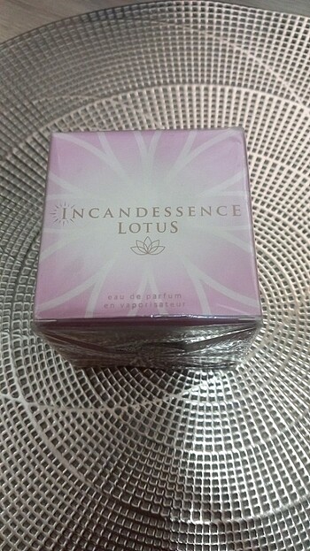 AVON İNCANDESSENCE LOTUS