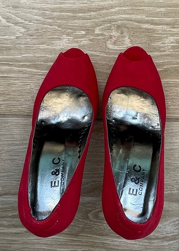 Kırmızı Süet Tokalı Yüksek Topuklu Stiletto