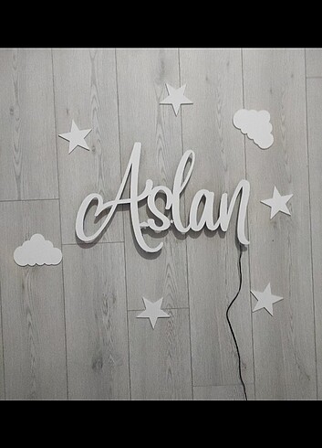 Ahşap LED aydınlatmalı çocuk odası dekorasyonu