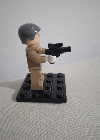 Bej ve Gri Lego Figür Silahlı. - Görsel 3