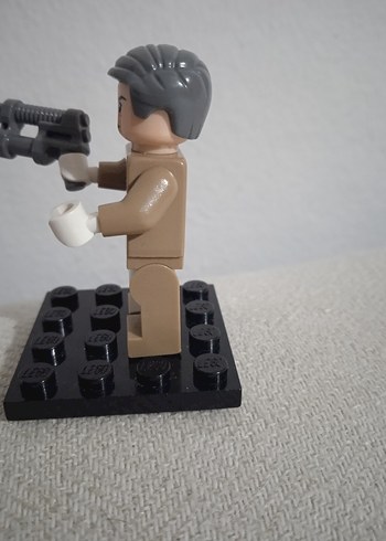 Bej ve Gri Lego Figür Silahlı. - Görsel 2