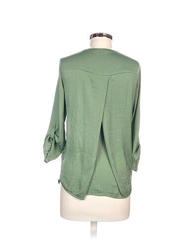 m Beden Stradivarius Bluz %70 İndirimli.