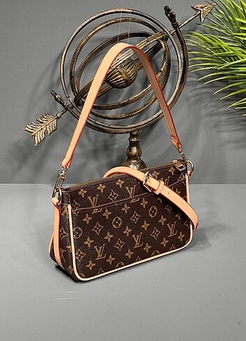 Louis Vuitton LOUIS VUITTON