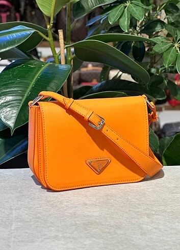 Beden çeşitli Renk PRADA BRUSHED SHOULDER BAG