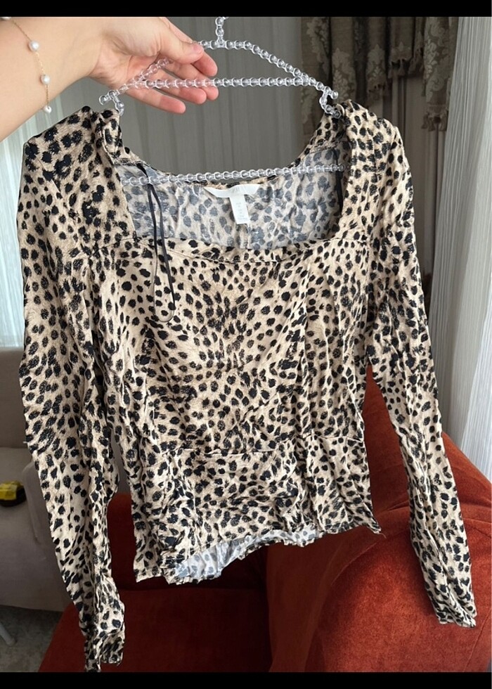 Leopar saten kare yaka bluz - Görsel 3
