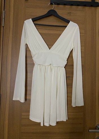 Beyaz V Yaka Drapeli Uzun Kadın Elbise - Görsel 3