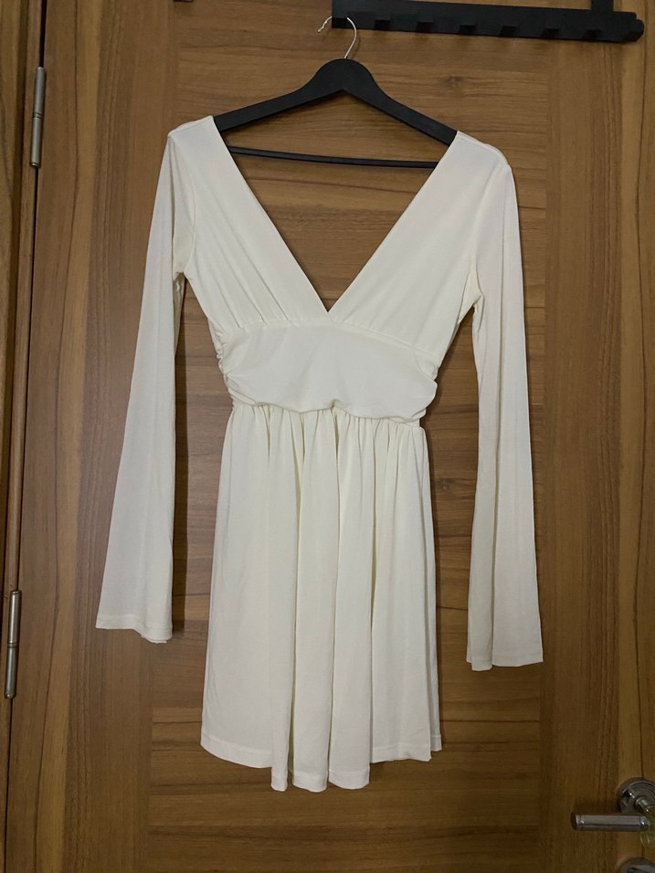 Beyaz V Yaka Drapeli Uzun Kadın Elbise - Görsel 3