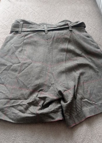 Gri Kemerli Mini Kadın Şort - Görsel 3