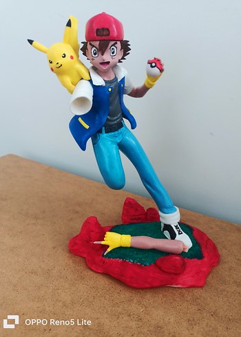 Renkli Pokemon Ash ve Pikachu Figürü