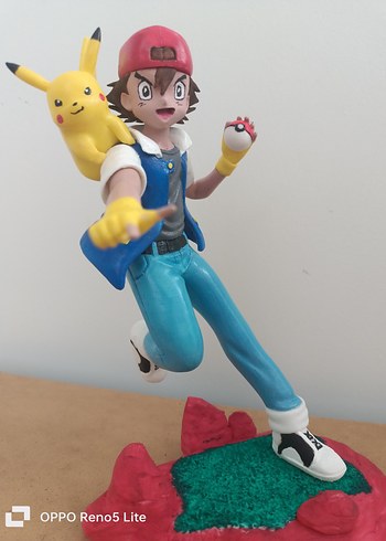Renkli Pokemon Ash ve Pikachu Figürü